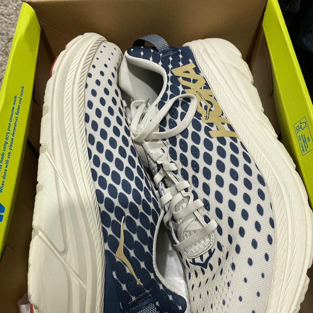Women’s Hoka Rincón Size 9.5 blue and white pattern